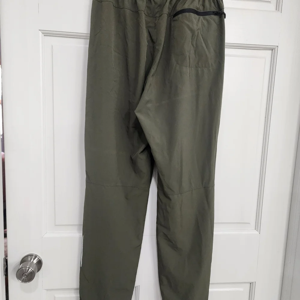 baleaf Olive Green Lightweight Cargo Joggers - Picture 4 of 13
